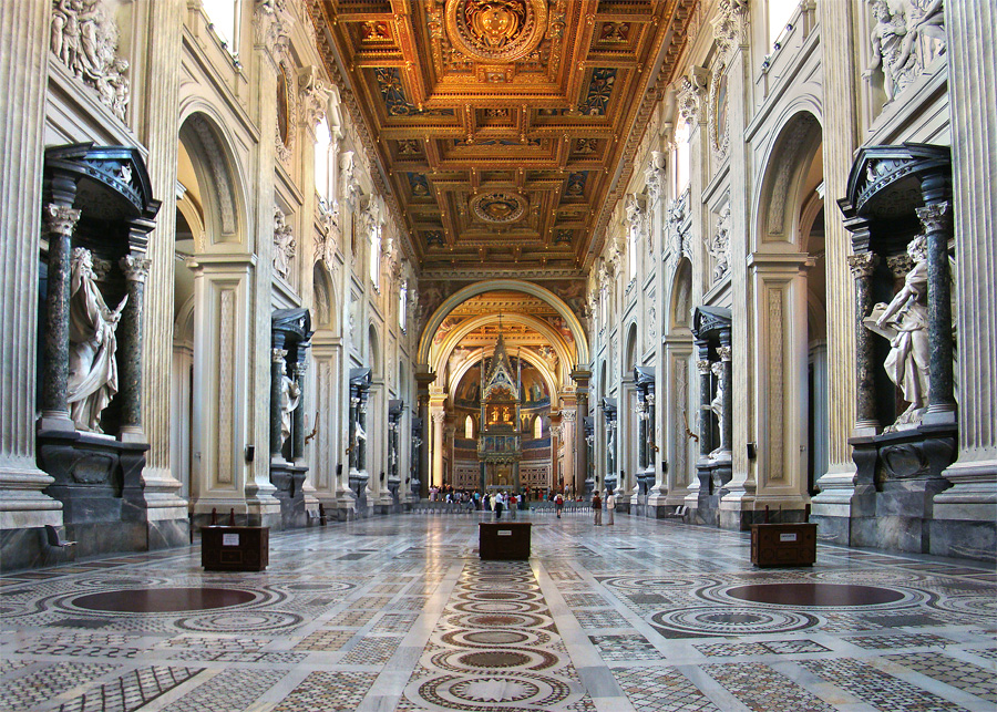 INTERNO DELLA CHIESA DI SAN GIOVANNI IN LATERANO